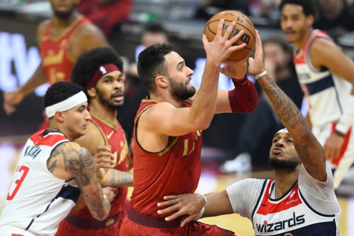 Cleveland Cavaliers guard Max Strus (1) drives against Washington Wizards center Daniel Gafford (21) in the first quarter at Rocket Mortgage FieldHouse.